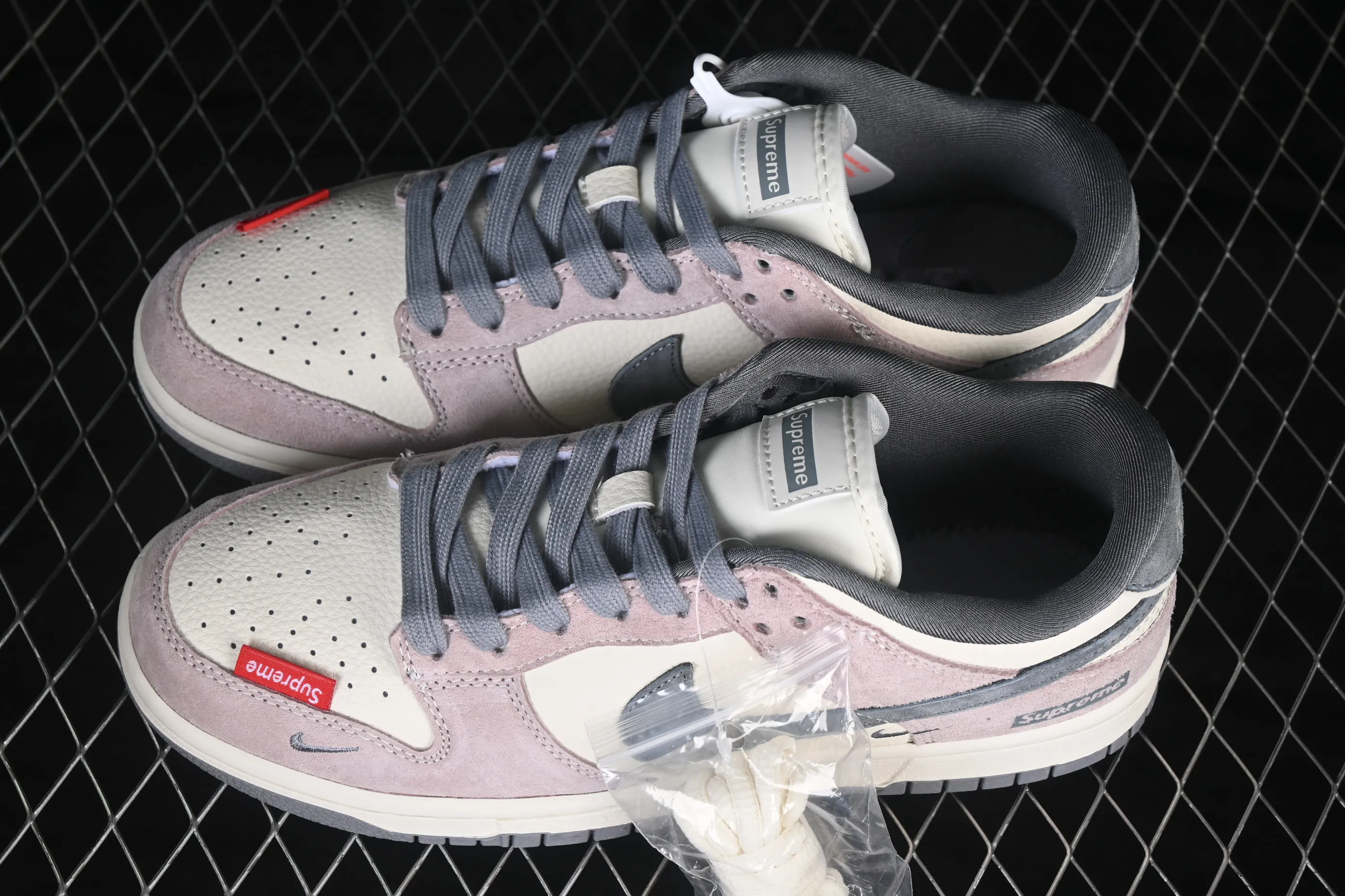 All categories Nk SB Dunk Series Nk SB Dunk Low High-end customized low-top sneakers Nike SB Dunk Low Gray, purple and white contrast colors High-end customized low-top casual sneakers DN3168-017